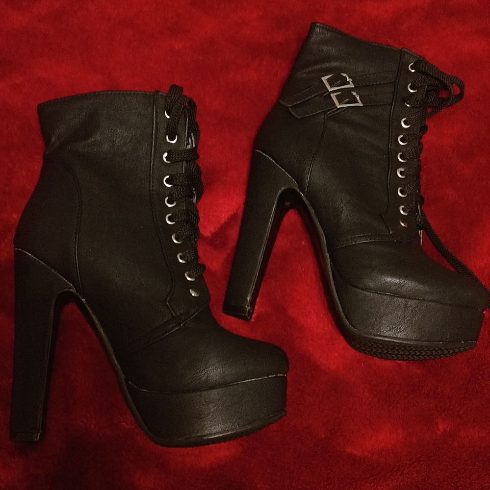 Size 38 High Heels Black Buckle Accents.